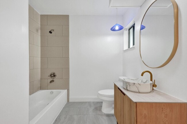 Photo - 5127 Woodstone Cir E