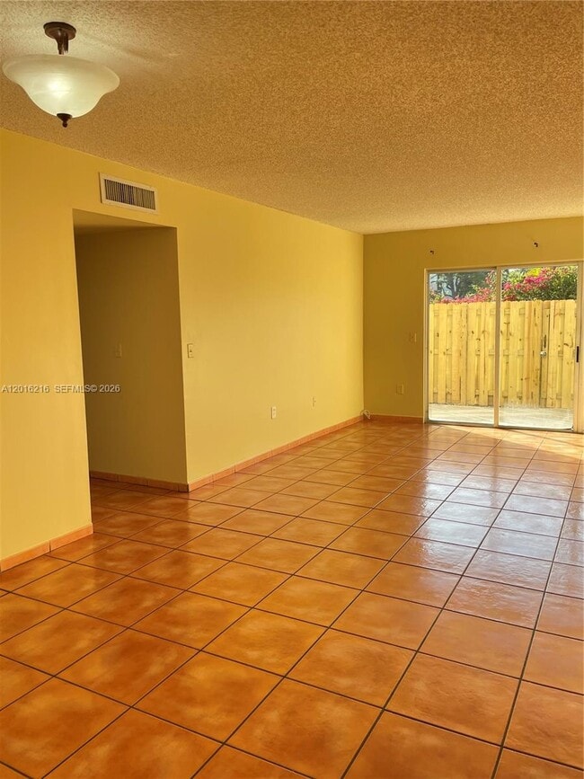 Photo - 6255 SW Kendale Lakes Cir Unit 116