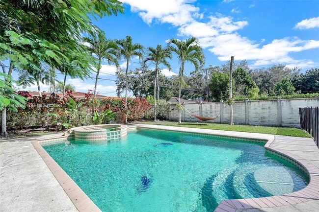 Photo - 5781 SW 25th St