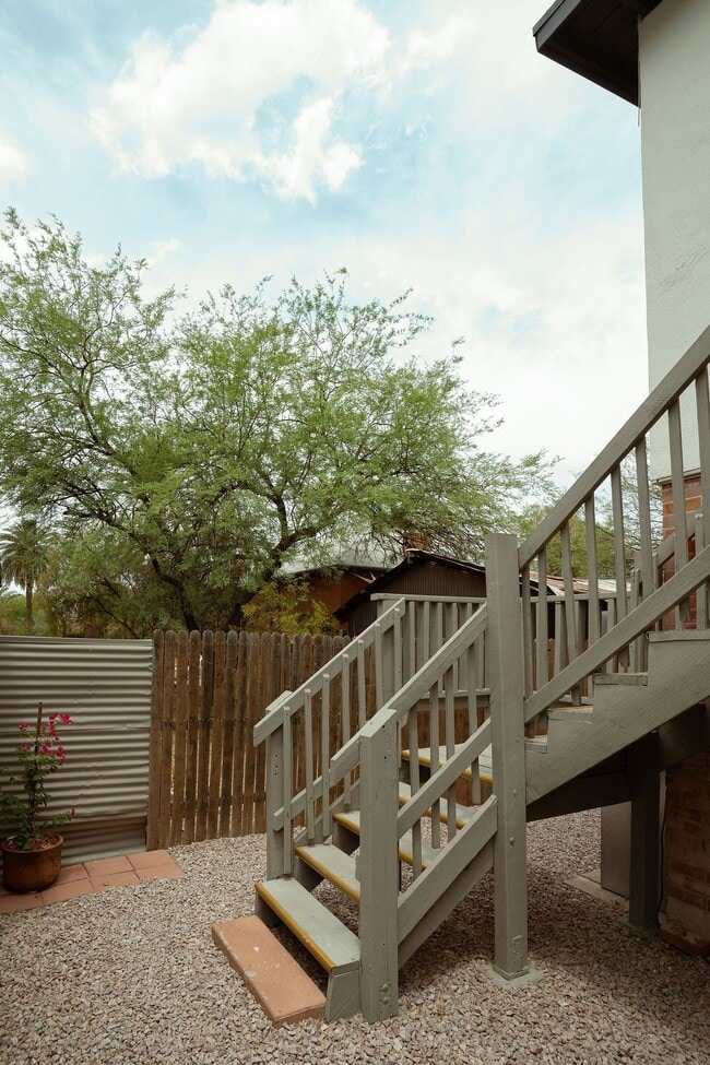 Photo - 112 E 16th St Unit Upstairs