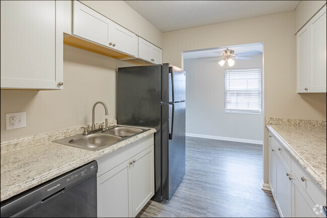 1BR, 1BA - 669 SF - Cocina - Cambridge Apartments