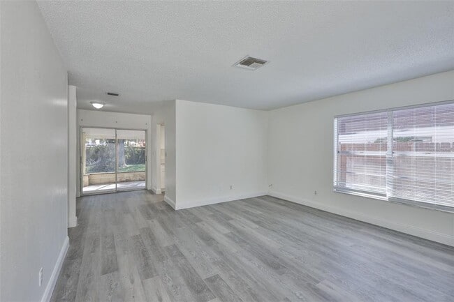 Photo - 11507 Valencia Dr