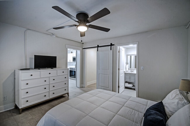 Photo - Admiral Apartments