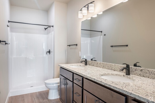 2BR, 2BA - 1117SF - Bathroom - 880 N Main Apartments