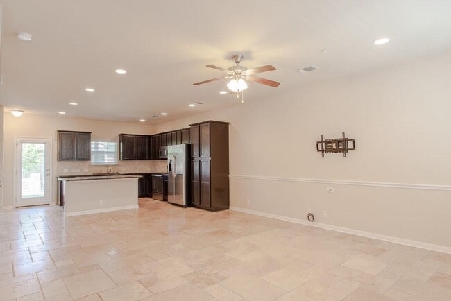 Photo - 636 Lookout Tree Ln