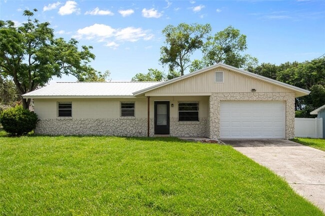 Building Photo - 111 Amigos Rd
