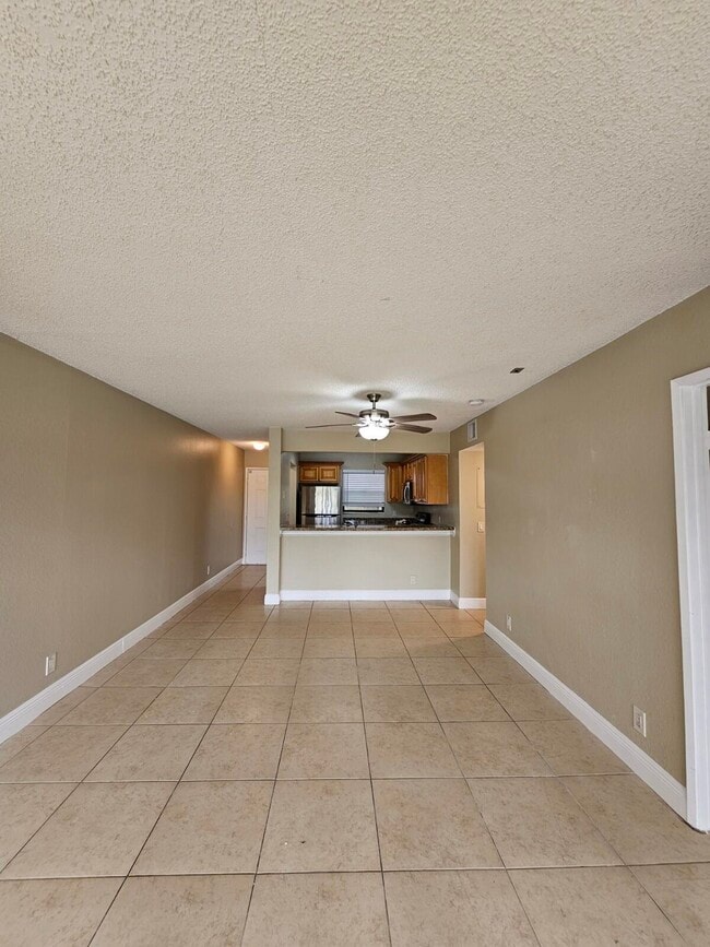 Building Photo - 1523 Lake Crystal Dr Unit B Rental