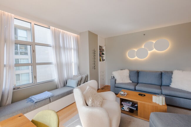 Photo - 1800 Washington St