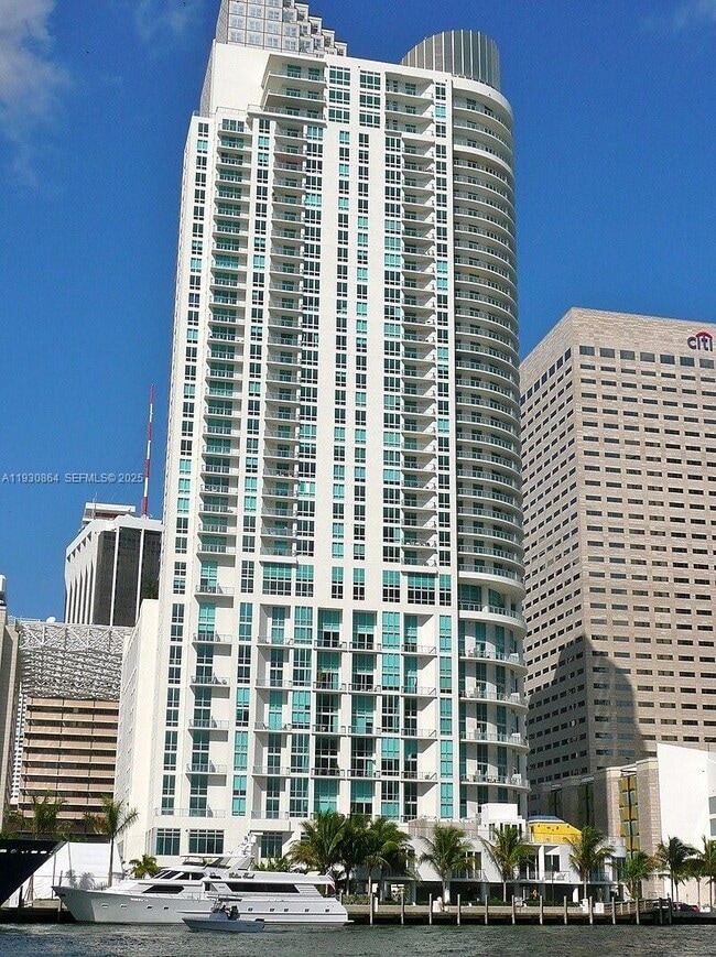 Building Photo - 300 S Biscayne Blvd Unit T-3201