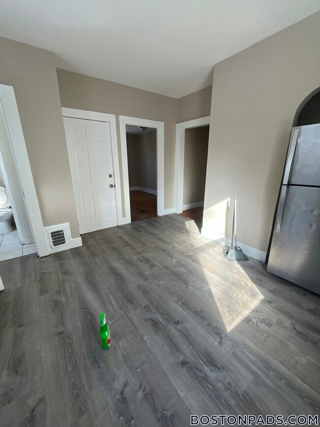 Building Photo - 80 Chatham St Unit 1 Rental