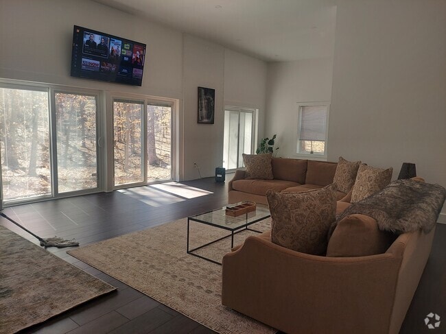Living room - 126 Lakeland Rd Rental