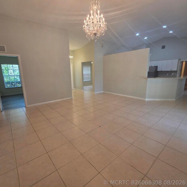 981 SW McCracken Ave