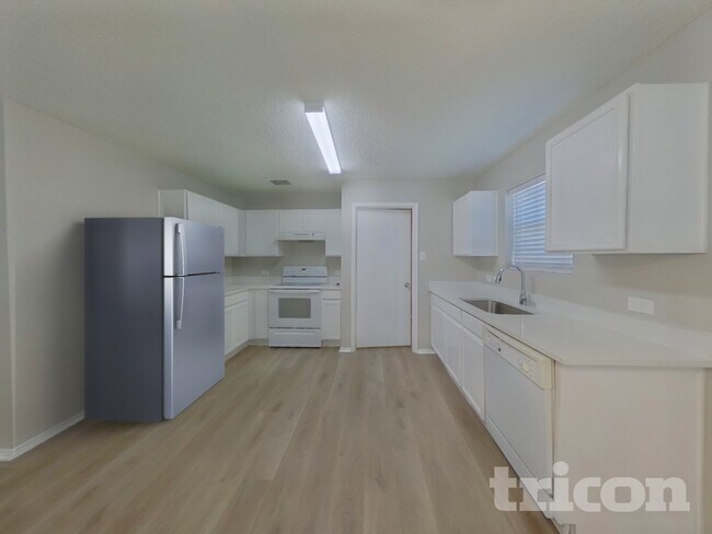 Photo - 4937 Waterford Dr