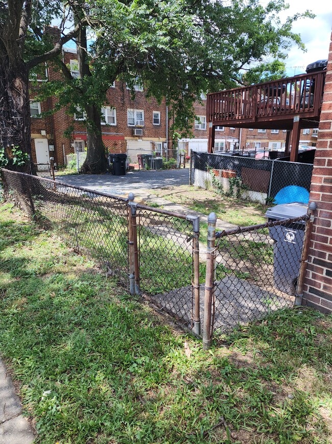 Photo - 2601 N Heald St