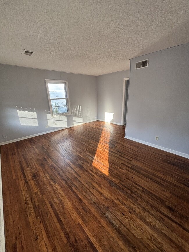 Photo - 1912 N Grove St