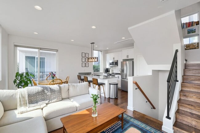 Photo - 760 N 72nd St