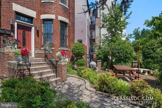 Photo - 3238 13th St NW Unidad #3