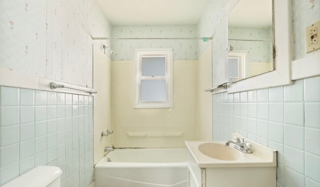 Photo - 2207 W Genesee Ave