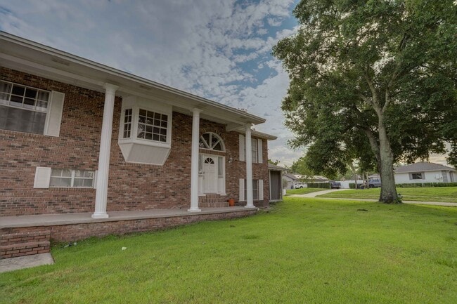 5212 Abelia Dr
