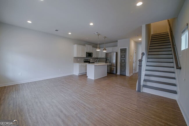 Photo - 335 Lorien Way