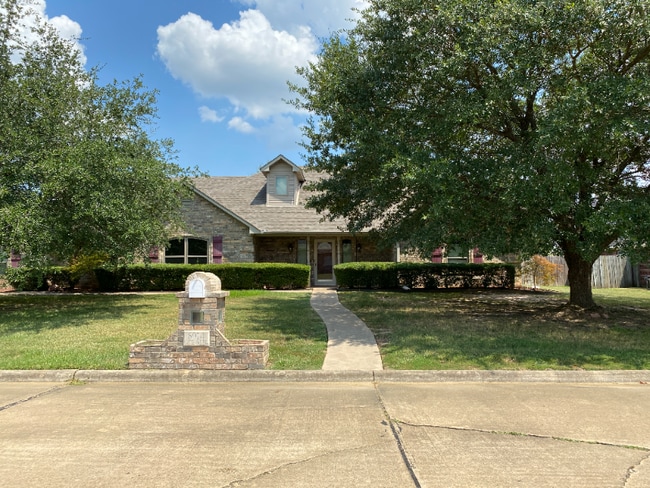 Building Photo - 6014 Castle Oaks Rental