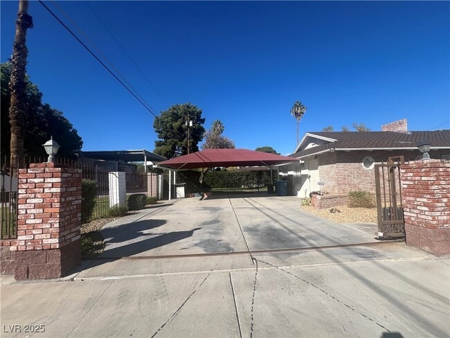 Photo - 1650 Waldman Ave