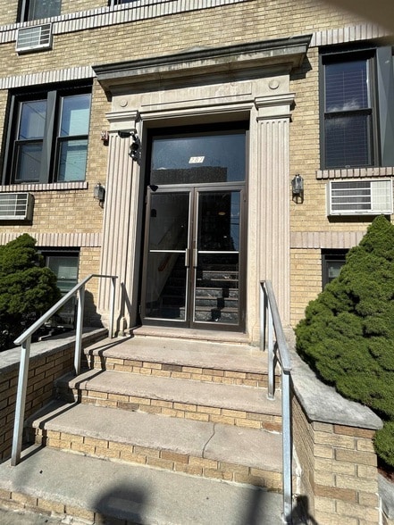 Photo - 287 Lawton Ave