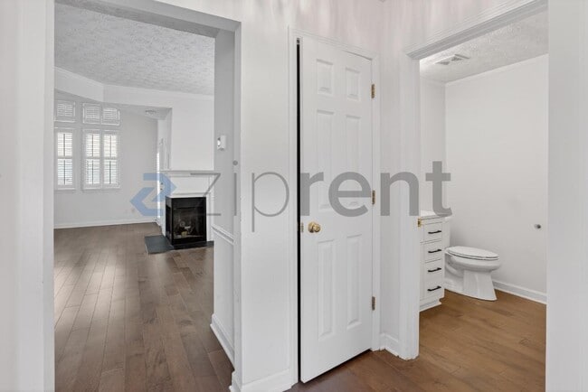 Photo - 484 Fraser St SE