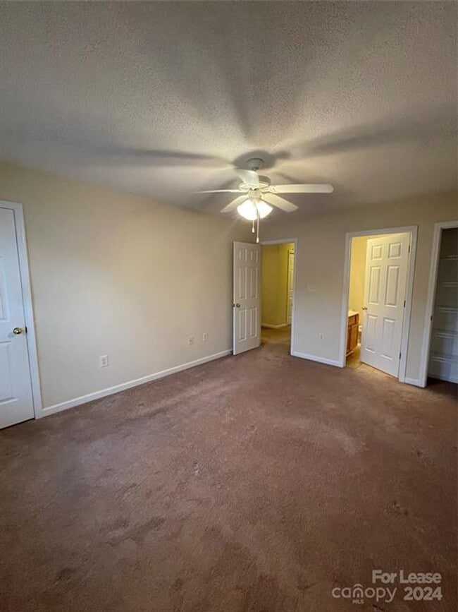 Photo - 1623 Oak Leaf Dr NW