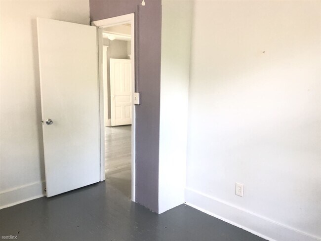 Photo - 2 br, 1 bath 4plex - 201 East Cross Street 2