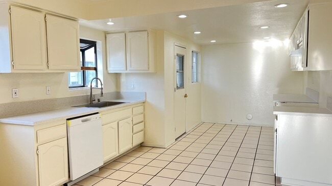 2165 Sepulveda Ave