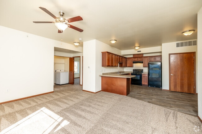 2BR, 1BA - 949 SF