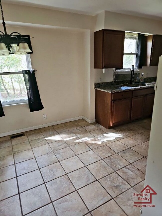 Photo - 445 Rockwood Dr