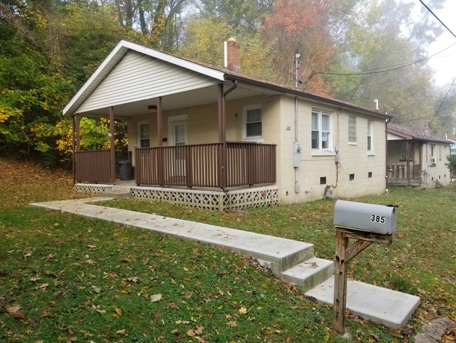 House - 385 Riverview Ave