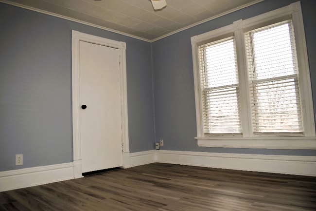 Building Photo - 6013 37th Ave