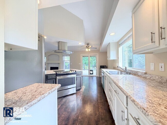 Photo - 609 Cherry St E