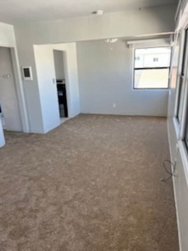 Photo - 1 bed, 1 bath - Point Loma