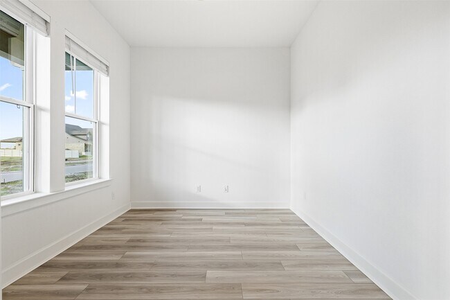 Photo - 5511 Orangery Ln