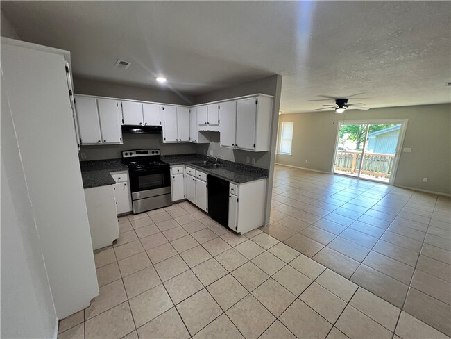 Photo - 823 N Lola Ln