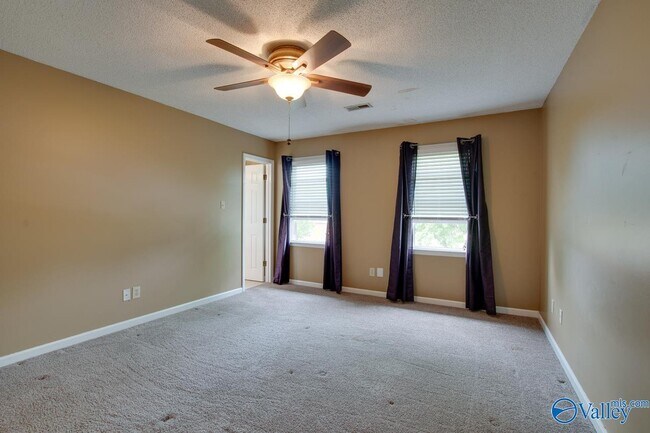 Photo - 413 Springview St SW