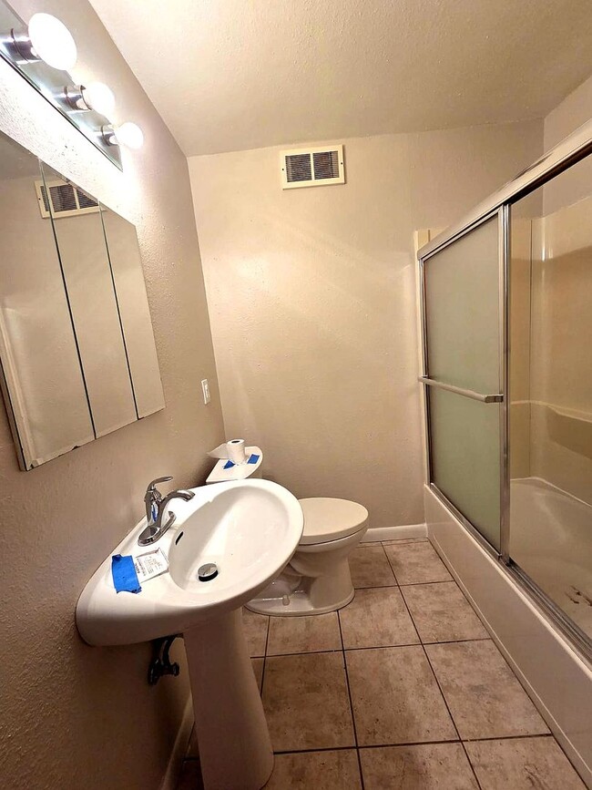 Photo - 14315 Ledgewood Ave