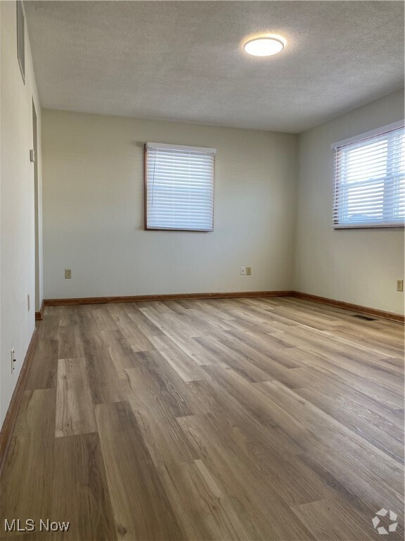 Building Photo - 1046 Overland Ave NE Rental