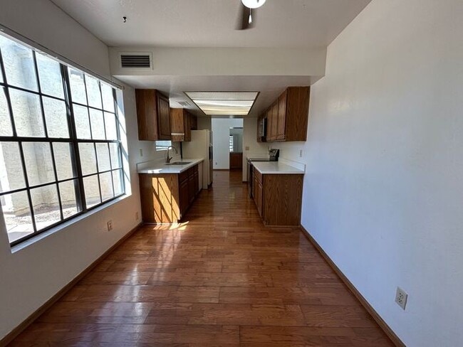 Photo - 1912 E Vinedo Ln