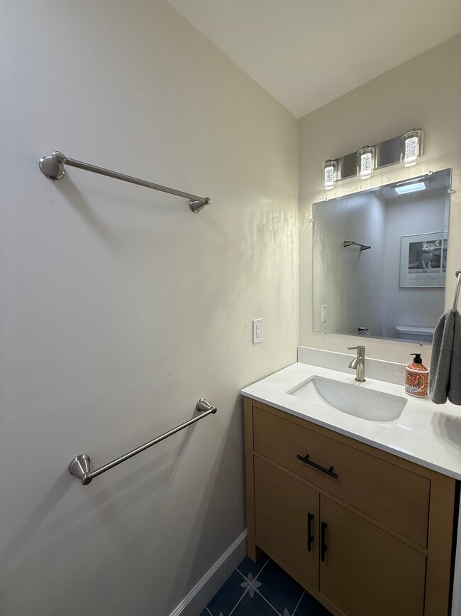 Photo - 8622 Cairn Hwy