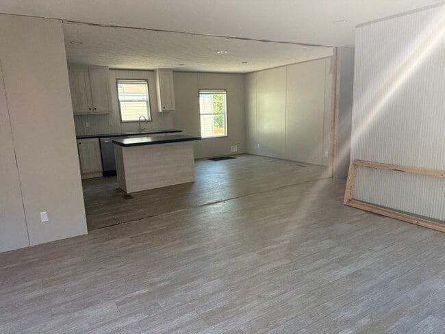 Building Photo - 118 Clara St