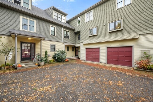 Building Photo - 10 Eustis St