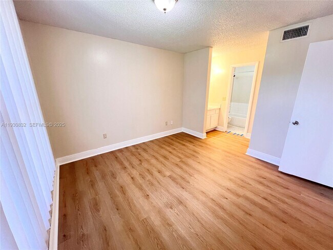 Photo - 4581 W McNab Rd Unidad 22