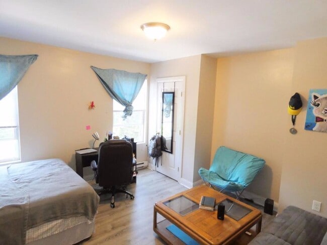 Building Photo - 729 N 43rd St Unit 3