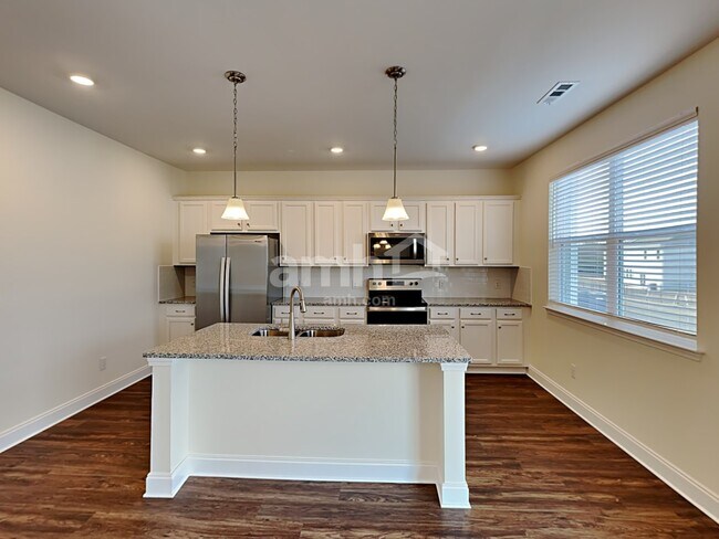 Photo - 1320 Lomond Dr