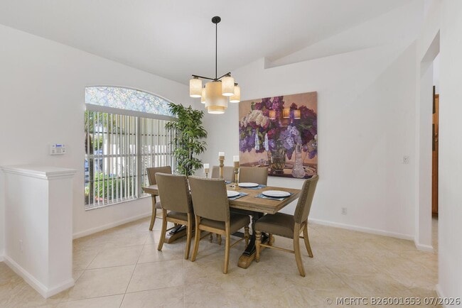 Photo - 1935 Primrose Ln
